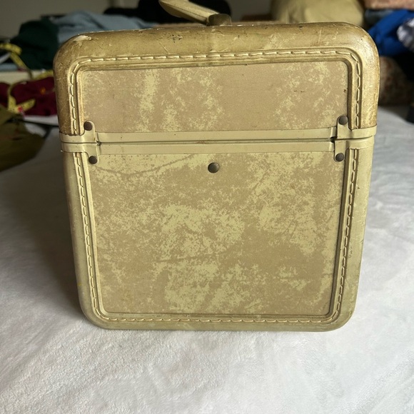 Samsonite Gold Travel Bag - Picture 3 of 13